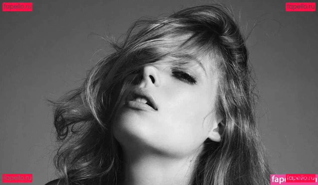 Gillian Jacobs Onlyfans Photo Gallery 