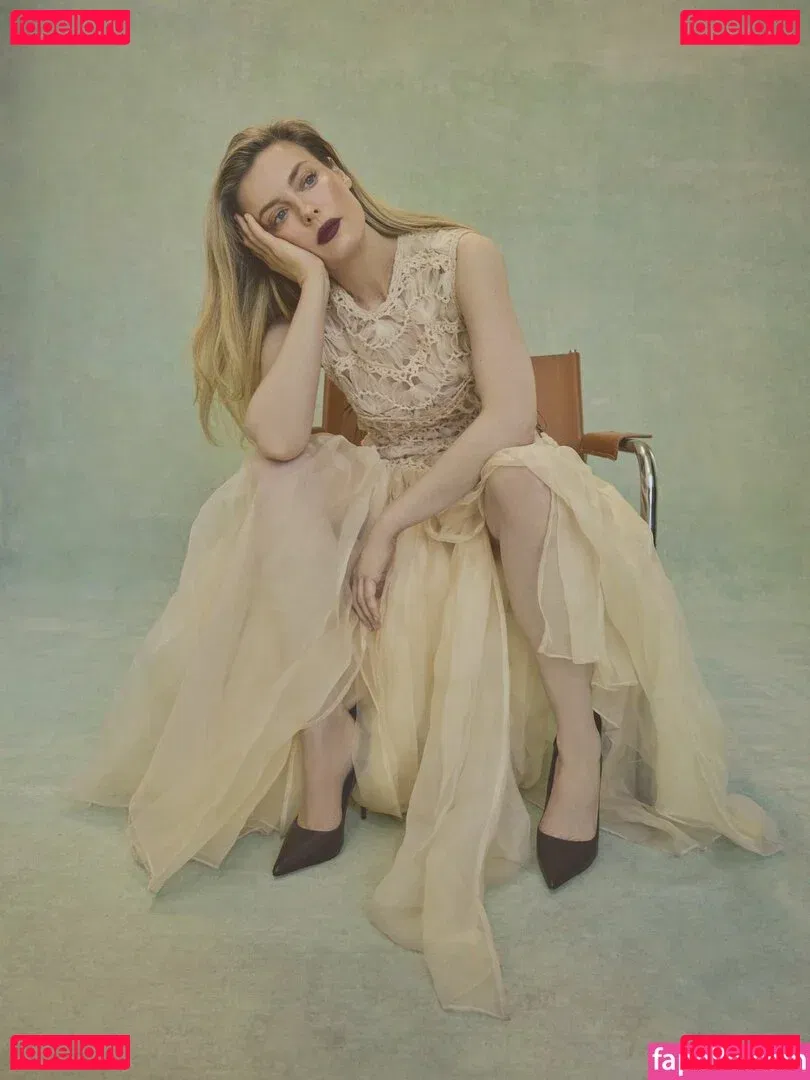 Gillian Jacobs Onlyfans Photo Gallery 