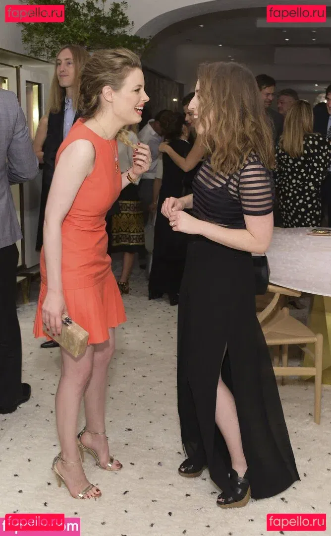 Gillian Jacobs Onlyfans Photo Gallery 