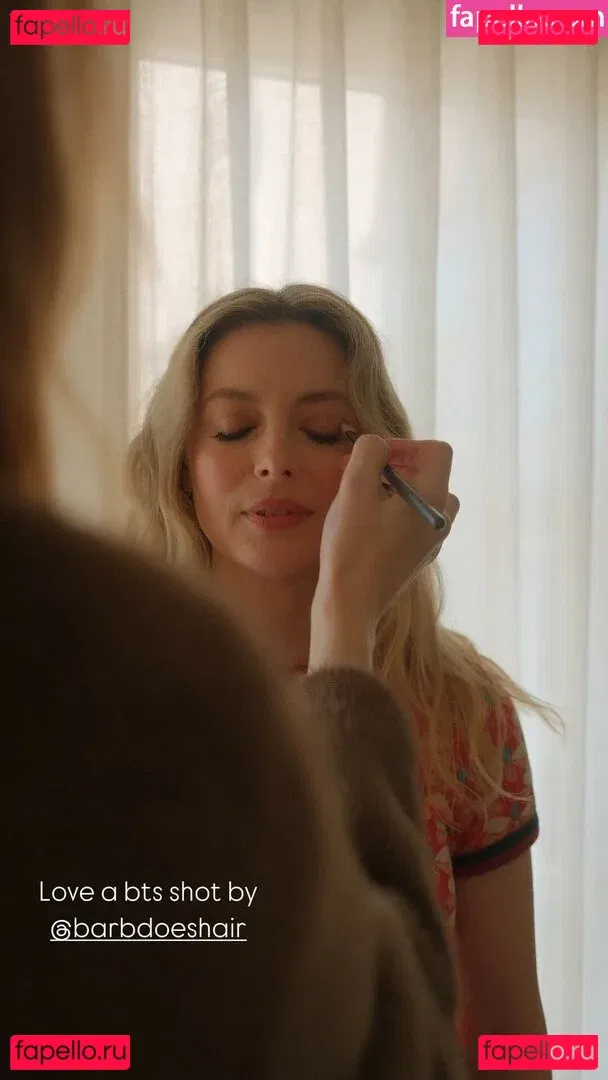 Gillian Jacobs Onlyfans Photo Gallery 