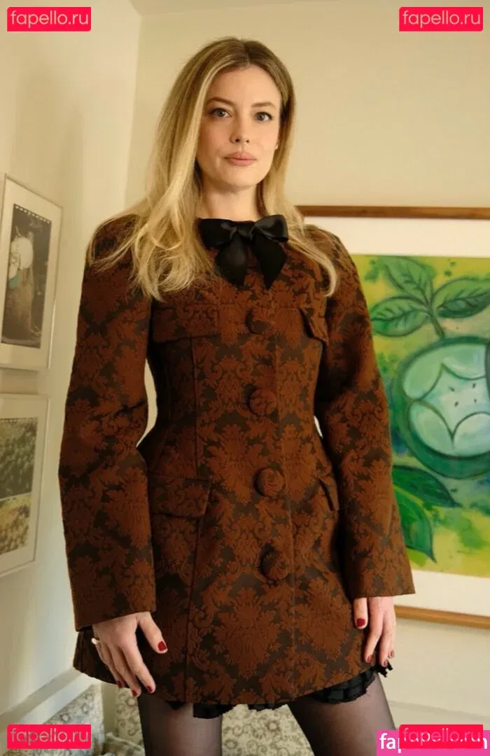 Gillian Jacobs Onlyfans Photo Gallery 