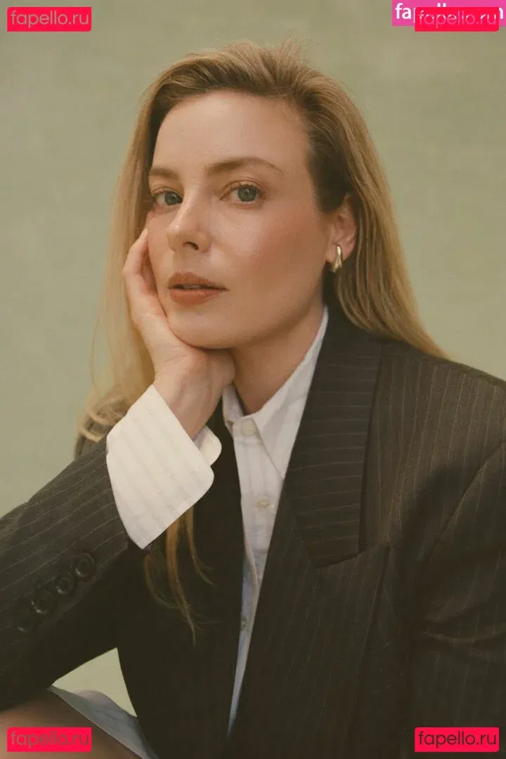 Gillian Jacobs Onlyfans Photo Gallery 