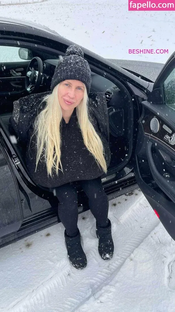 beshinedotcom Onlyfans Photo Gallery 