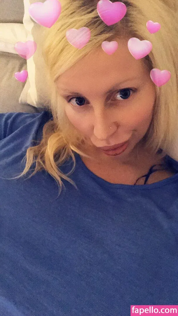 beshinedotcom Onlyfans Photo Gallery 