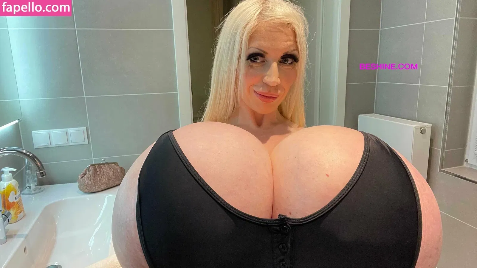 beshinedotcom Onlyfans Photo Gallery 