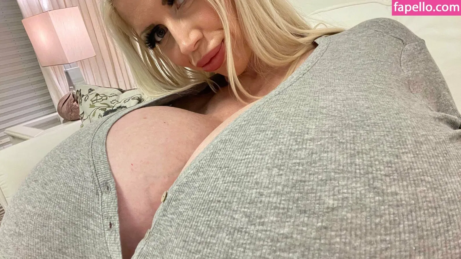 beshinedotcom Onlyfans Photo Gallery 