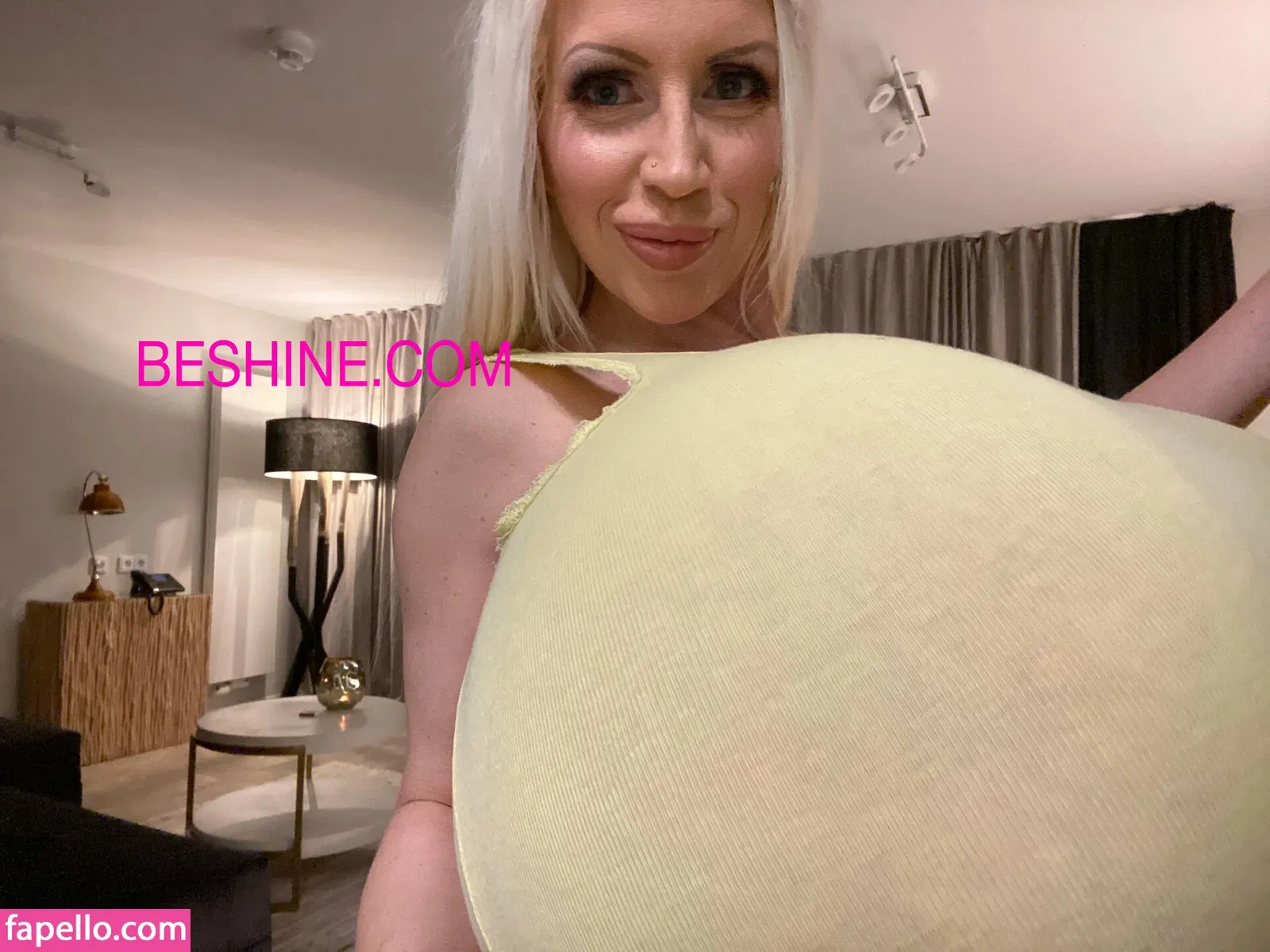 beshinedotcom Onlyfans Photo Gallery 