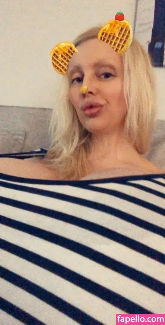 beshinedotcom Onlyfans Photo Gallery 