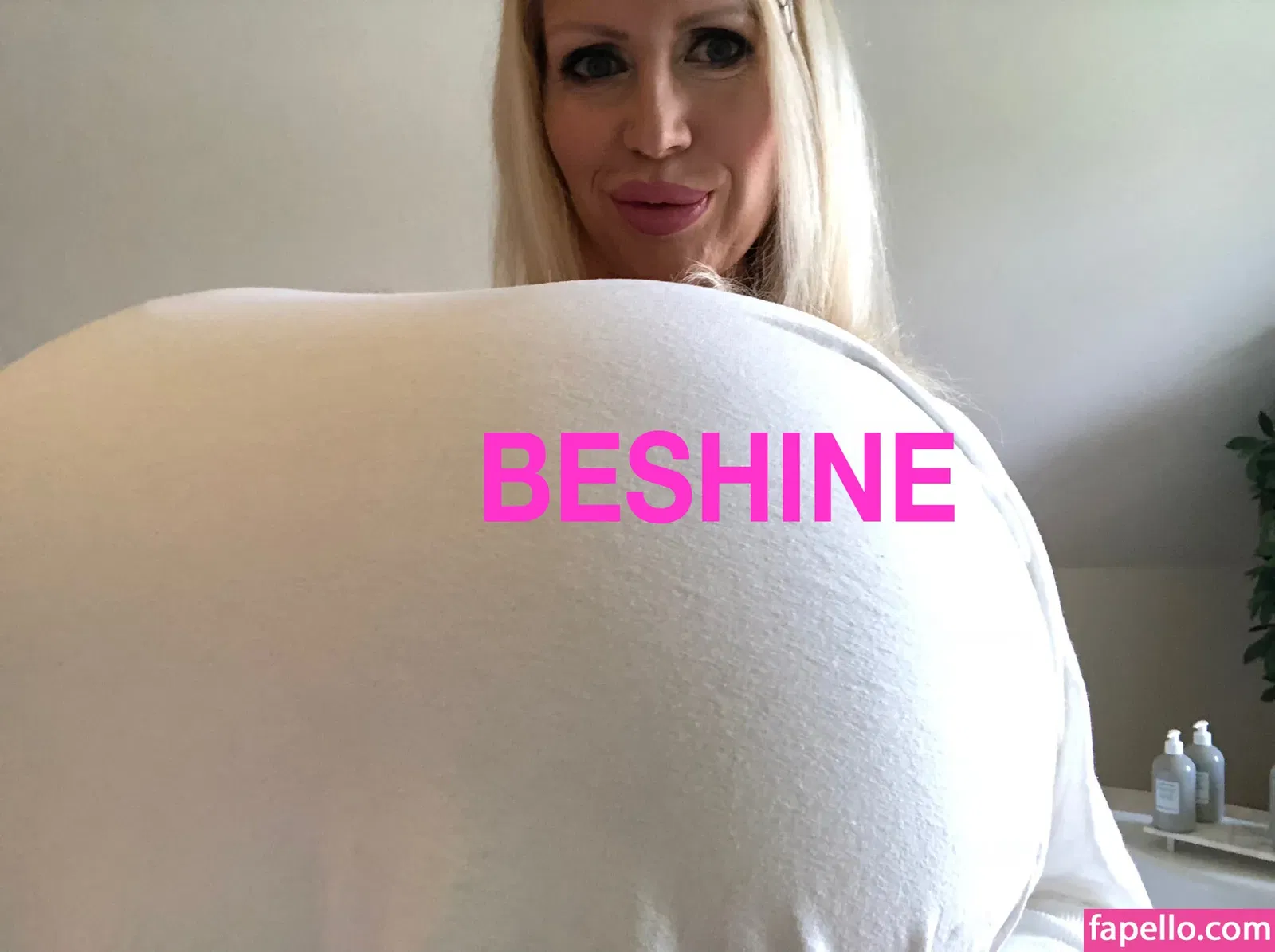 beshinedotcom Onlyfans Photo Gallery 