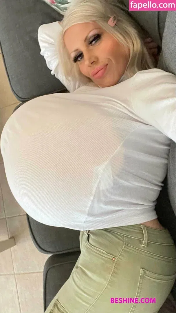 beshinedotcom Onlyfans Photo Gallery 