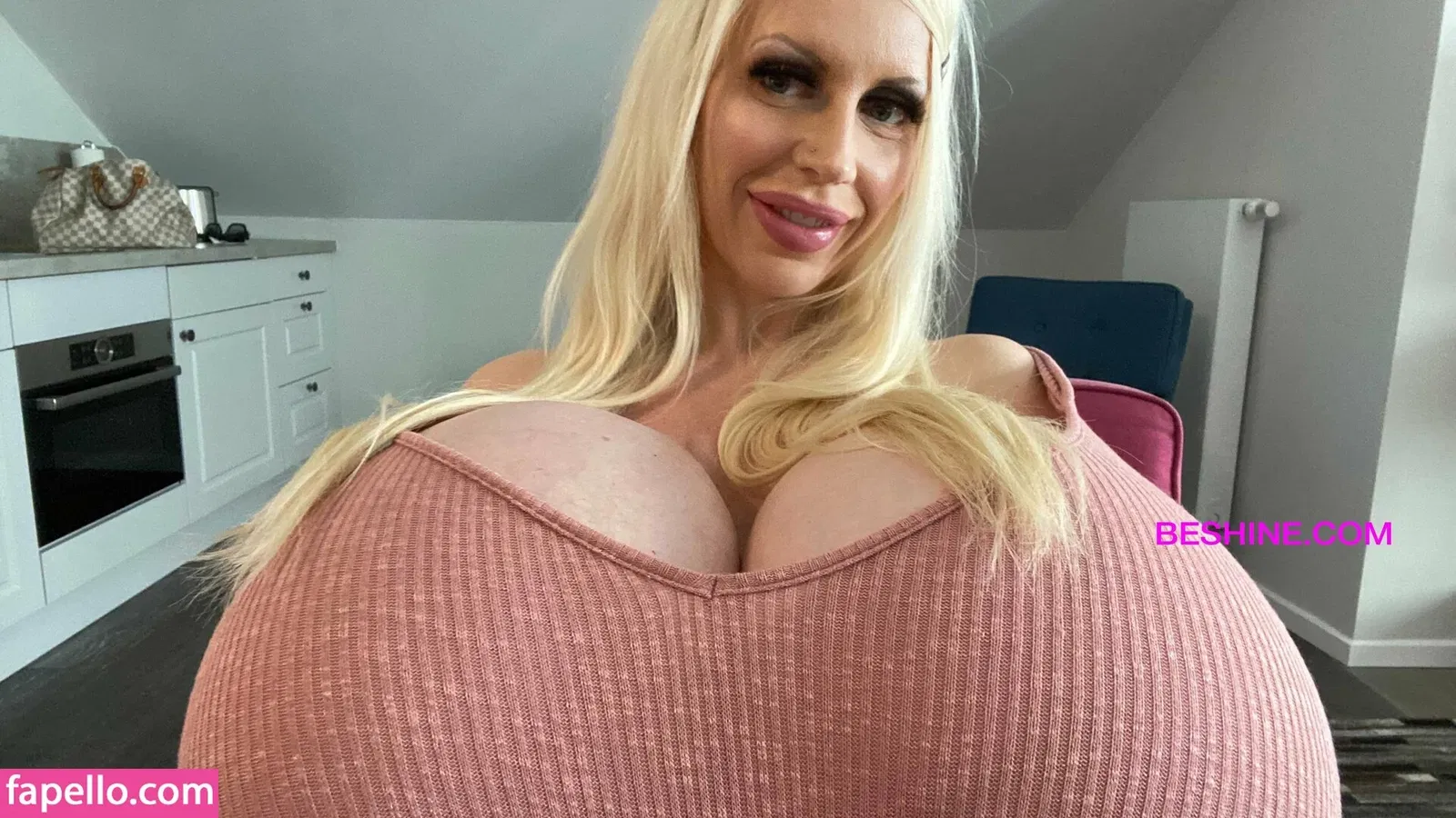 beshinedotcom Onlyfans Photo Gallery 