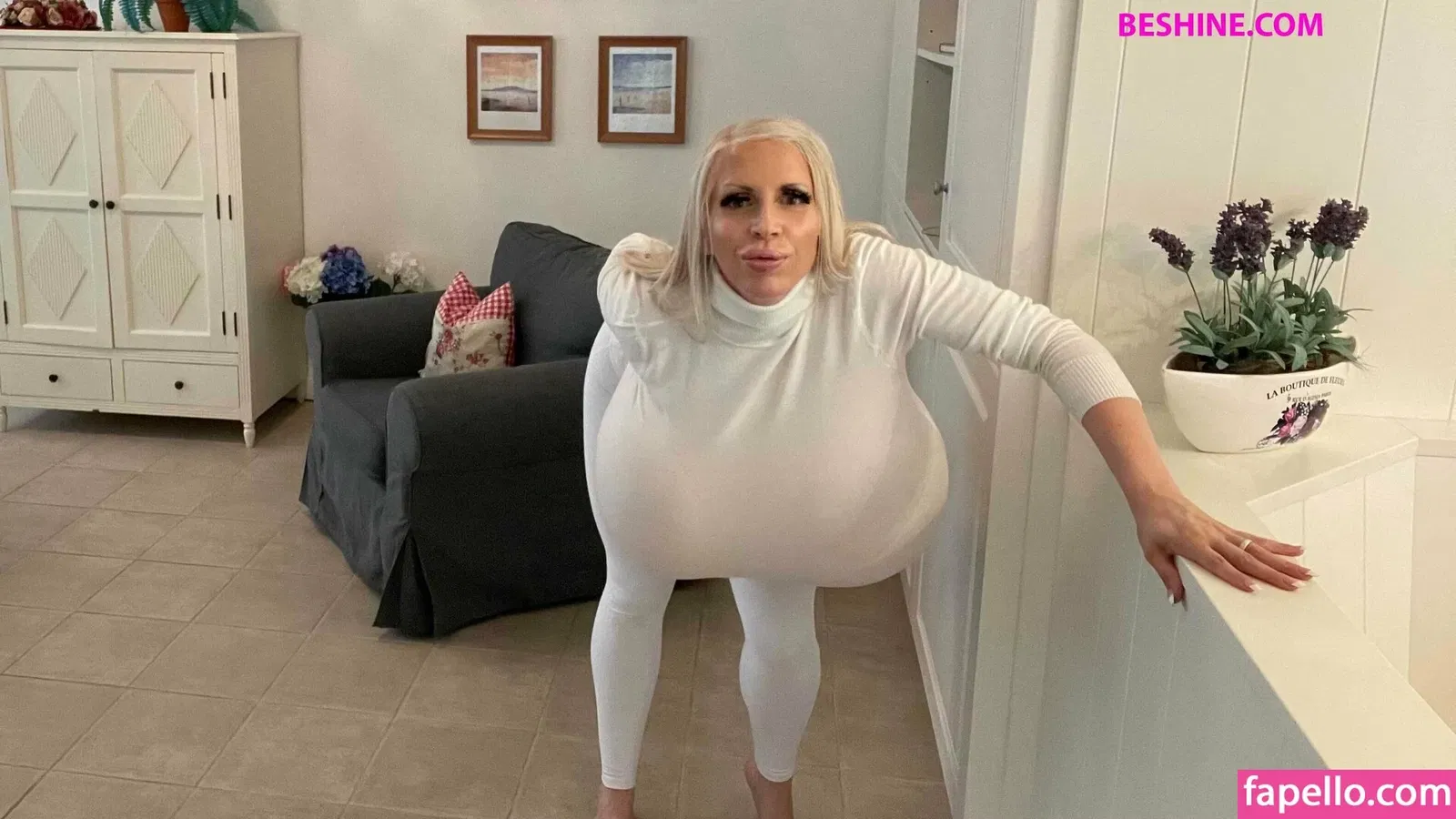 beshinedotcom Onlyfans Photo Gallery 