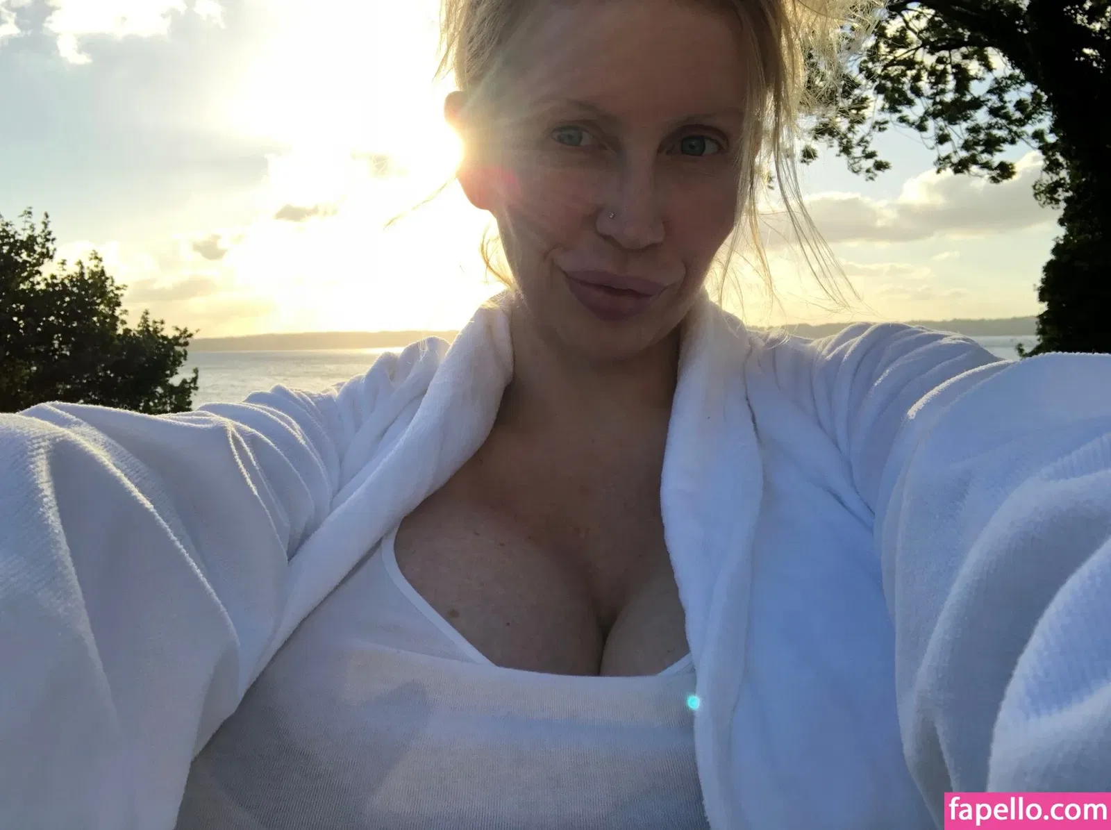 beshinedotcom Onlyfans Photo Gallery 