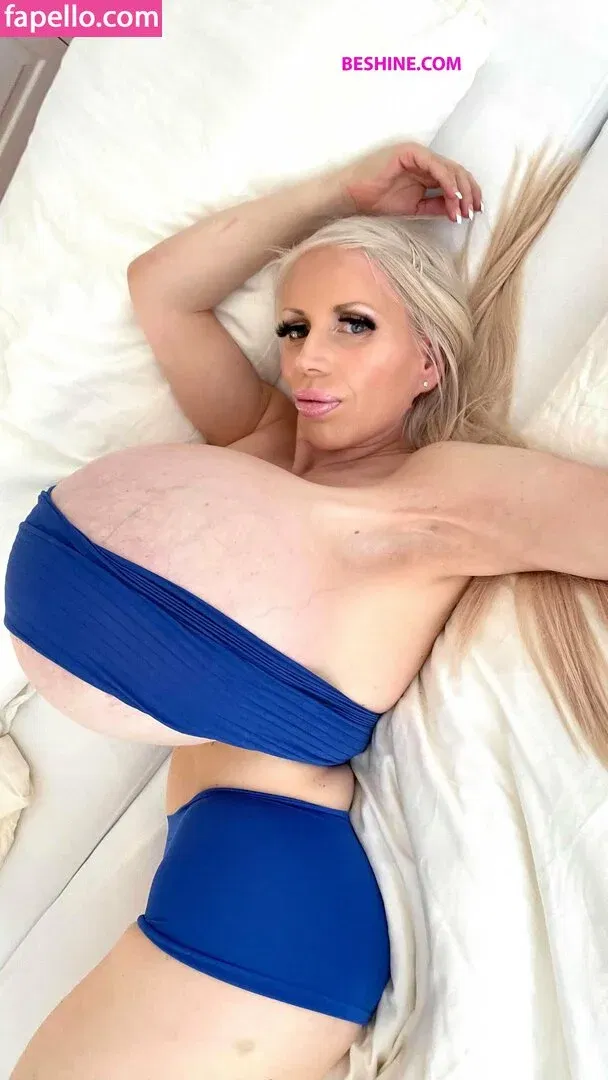 beshinedotcom Onlyfans Photo Gallery 