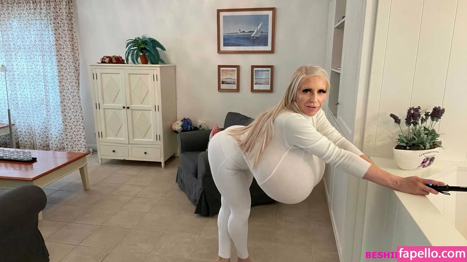 beshinedotcom Onlyfans Photo Gallery 