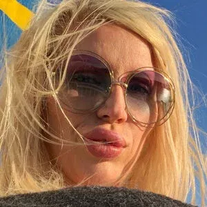 beshinedotcom Onlyfans Photo Gallery 