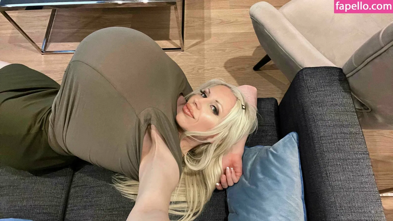 beshinedotcom Onlyfans Photo Gallery 