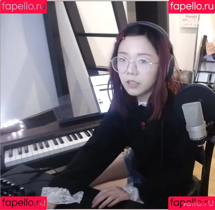 LilyPichu Onlyfans Photo Gallery 