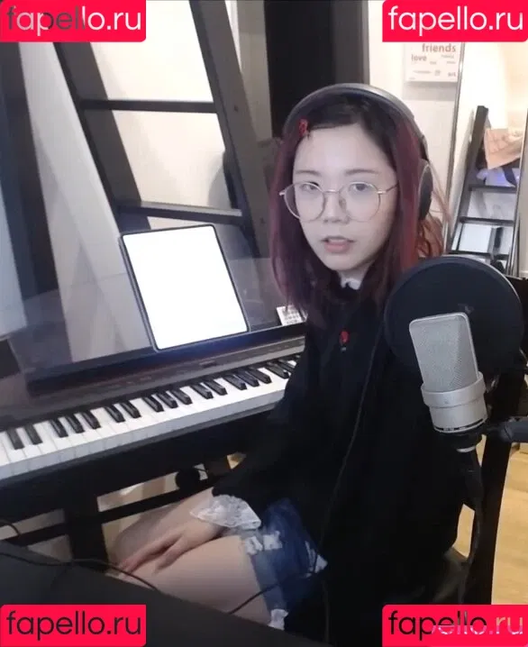 LilyPichu Onlyfans Photo Gallery 