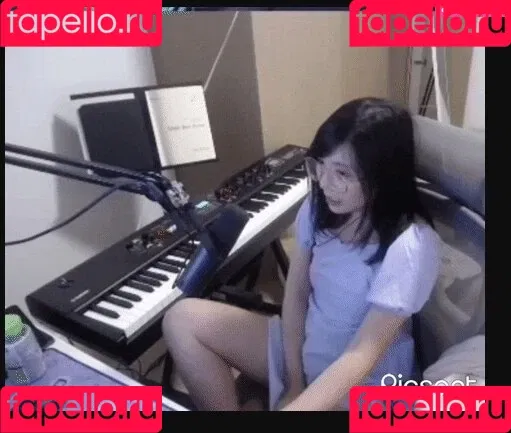 LilyPichu Onlyfans Photo Gallery 
