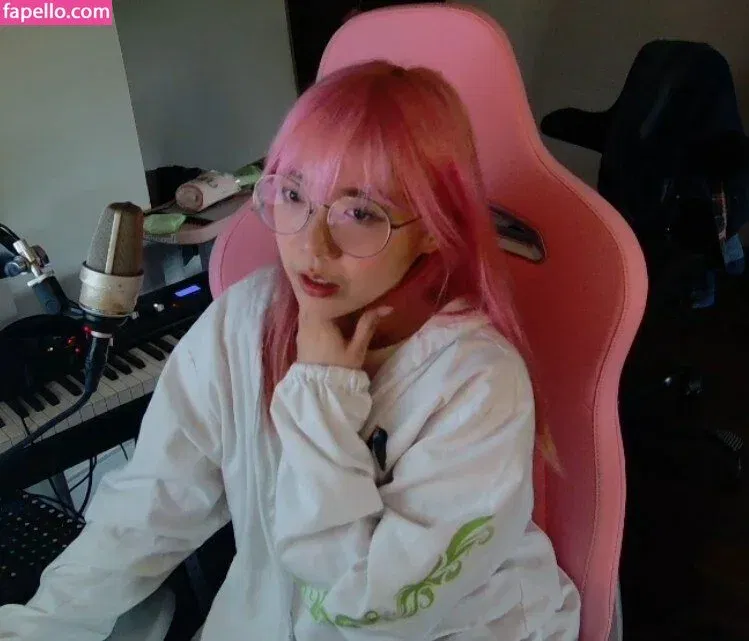 LilyPichu Onlyfans Photo Gallery 