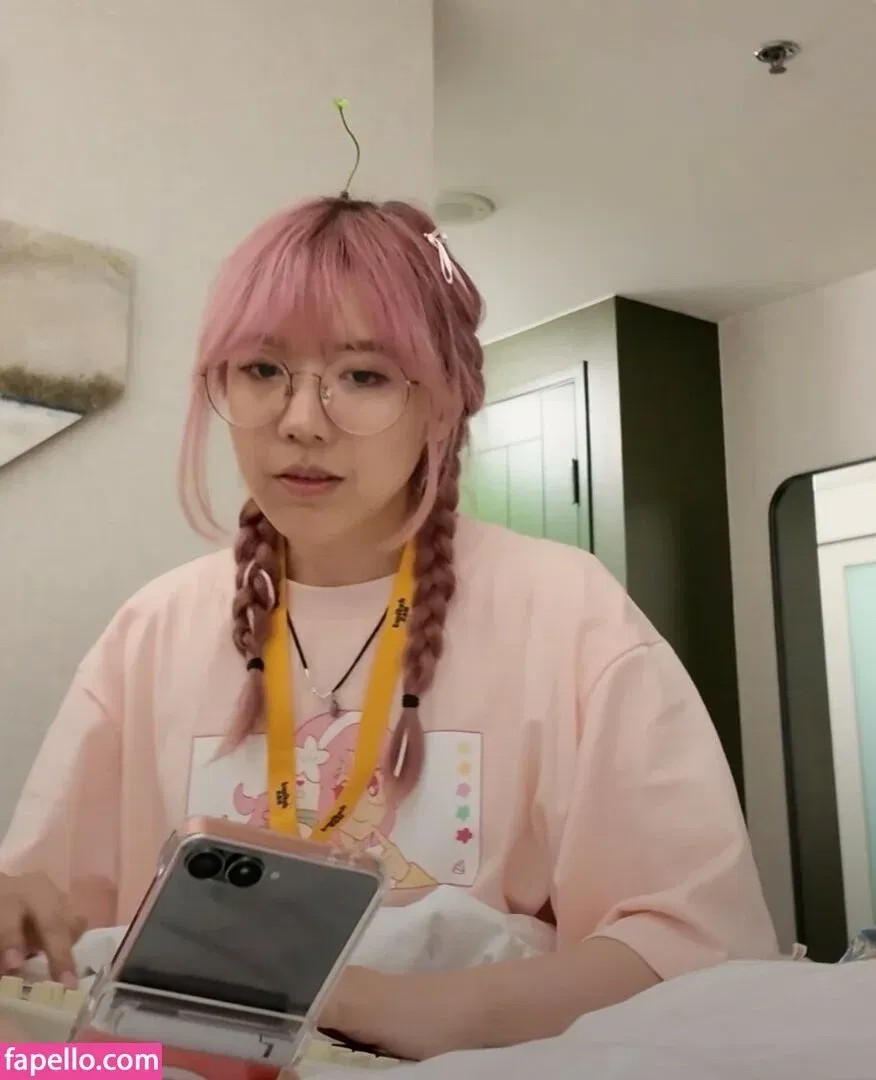 LilyPichu Onlyfans Photo Gallery 