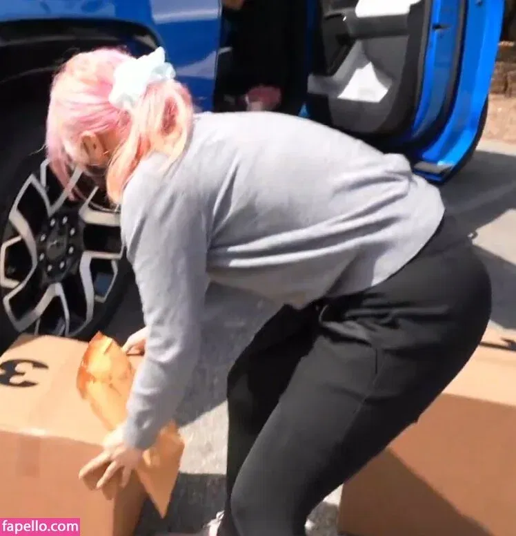 LilyPichu Onlyfans Photo Gallery 