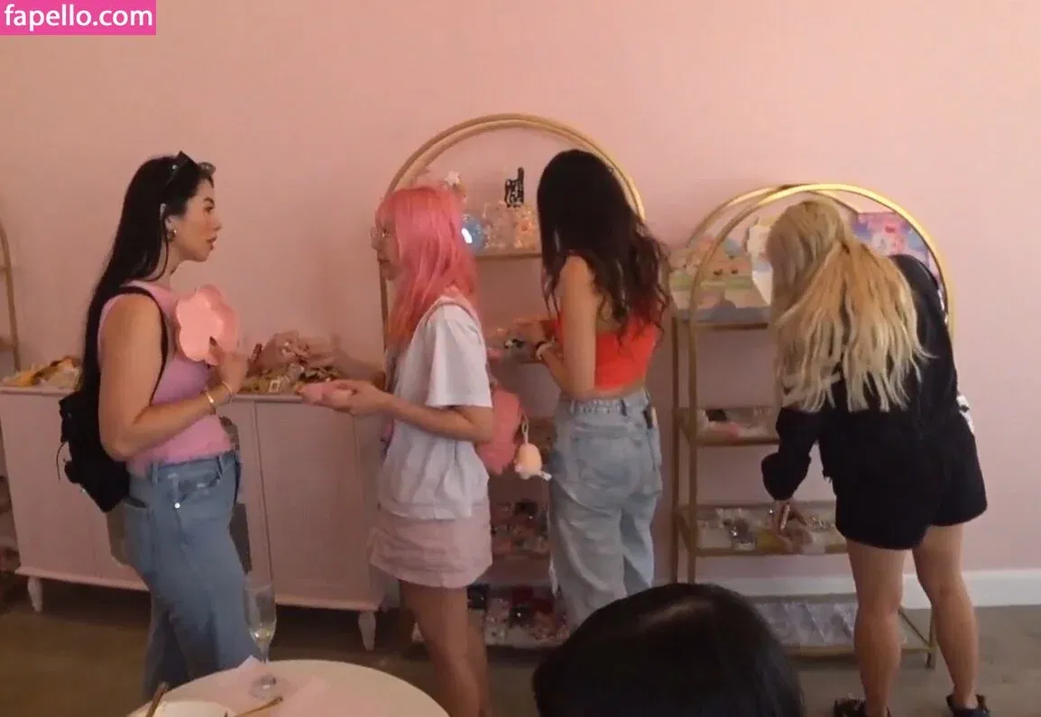 LilyPichu Onlyfans Photo Gallery 