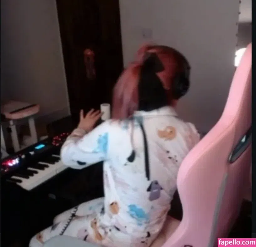 LilyPichu Onlyfans Photo Gallery 