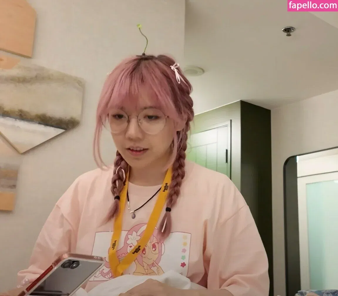 LilyPichu Onlyfans Photo Gallery 