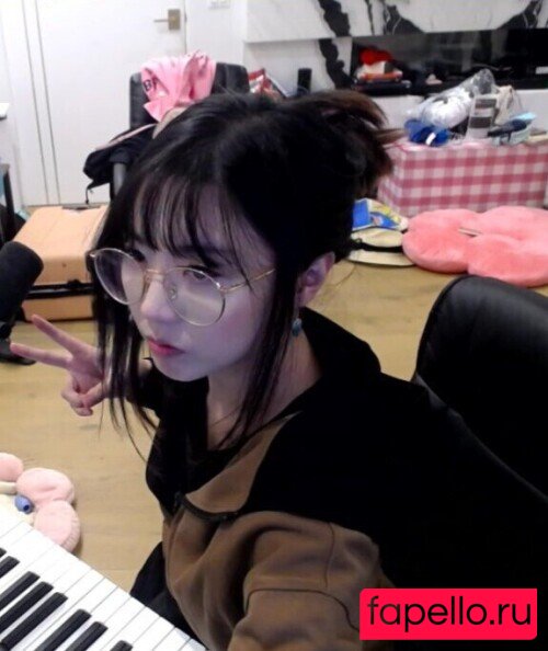 LilyPichu Onlyfans Photo Gallery 