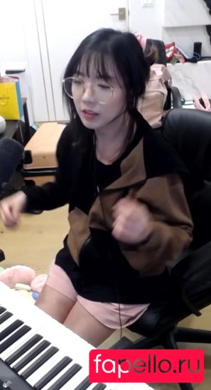 LilyPichu Onlyfans Photo Gallery 