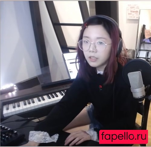 LilyPichu Onlyfans Photo Gallery 