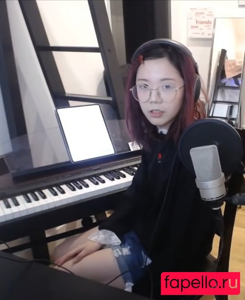 LilyPichu Onlyfans Photo Gallery 