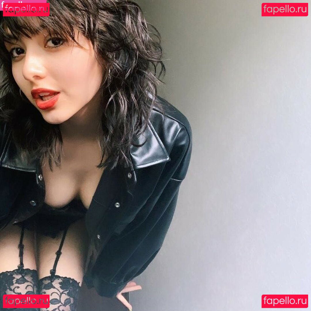 bevalent / emiliavalentinna Onlyfans Photo Gallery 