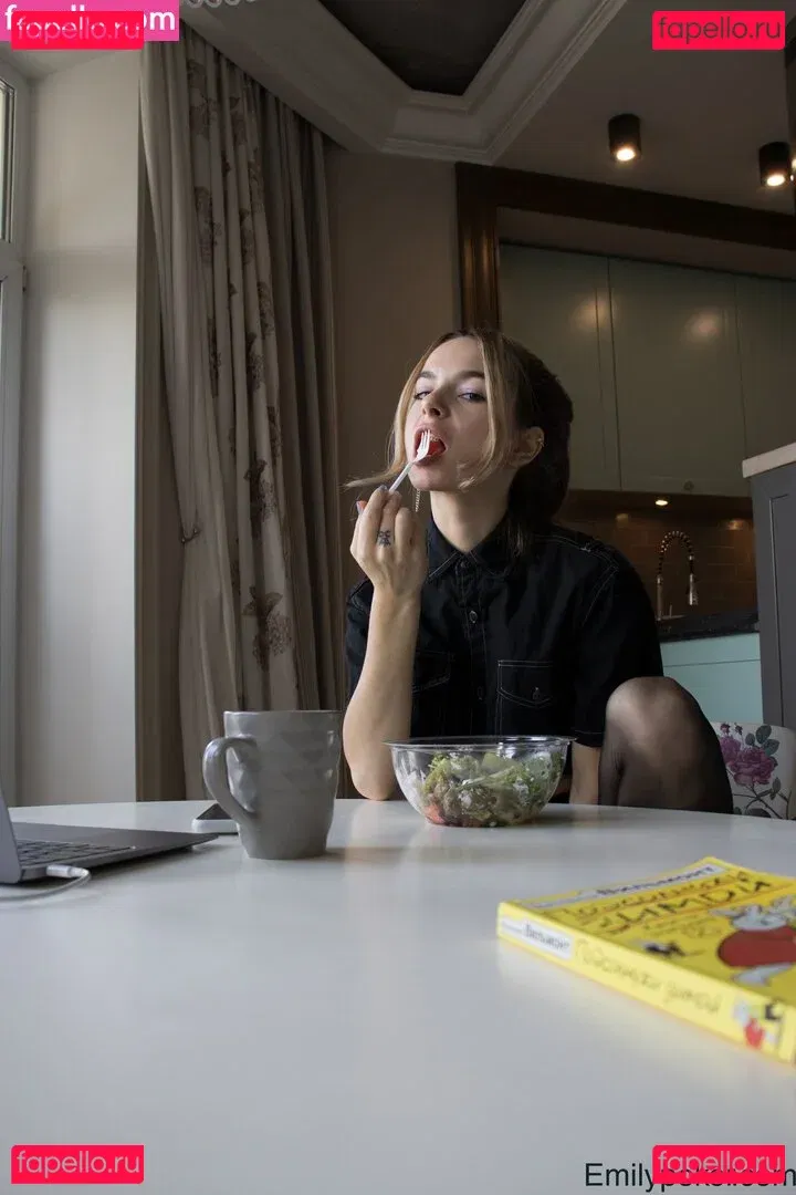 emilypoker Onlyfans Photo Gallery 