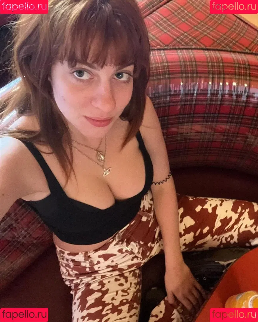 Tati Bruening Onlyfans Photo Gallery 