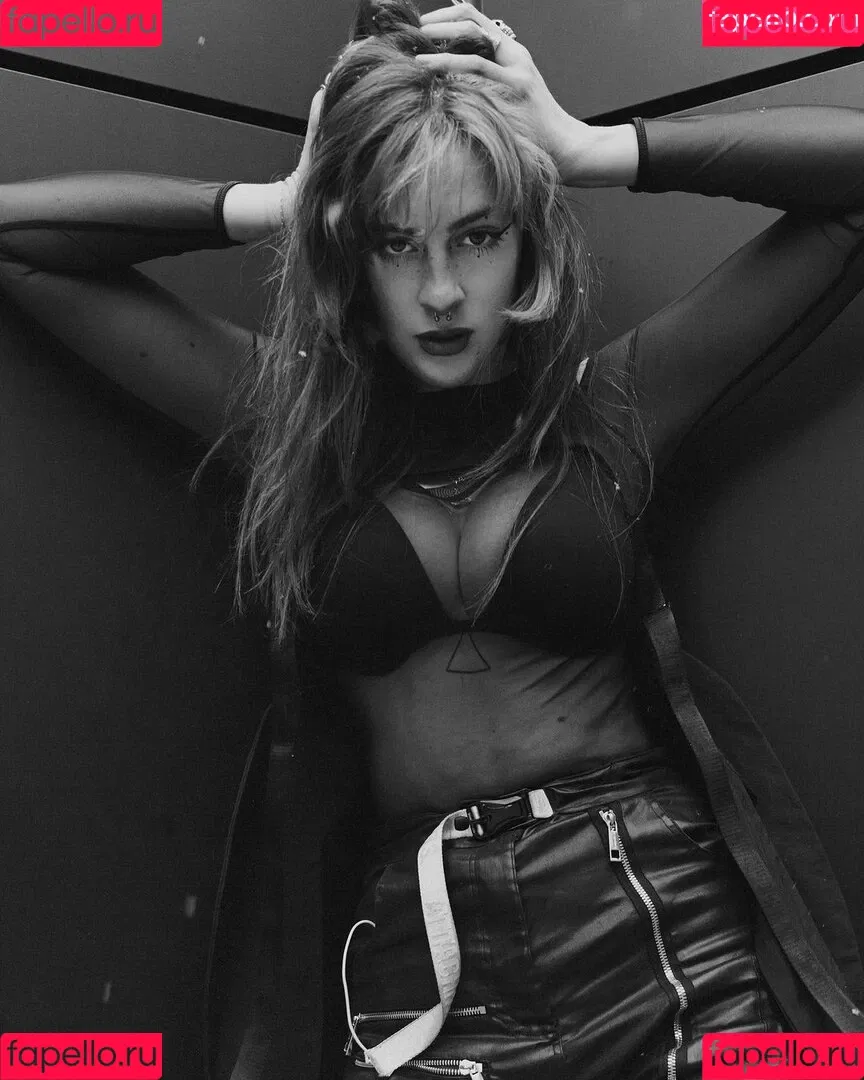 Tati Bruening Onlyfans Photo Gallery 