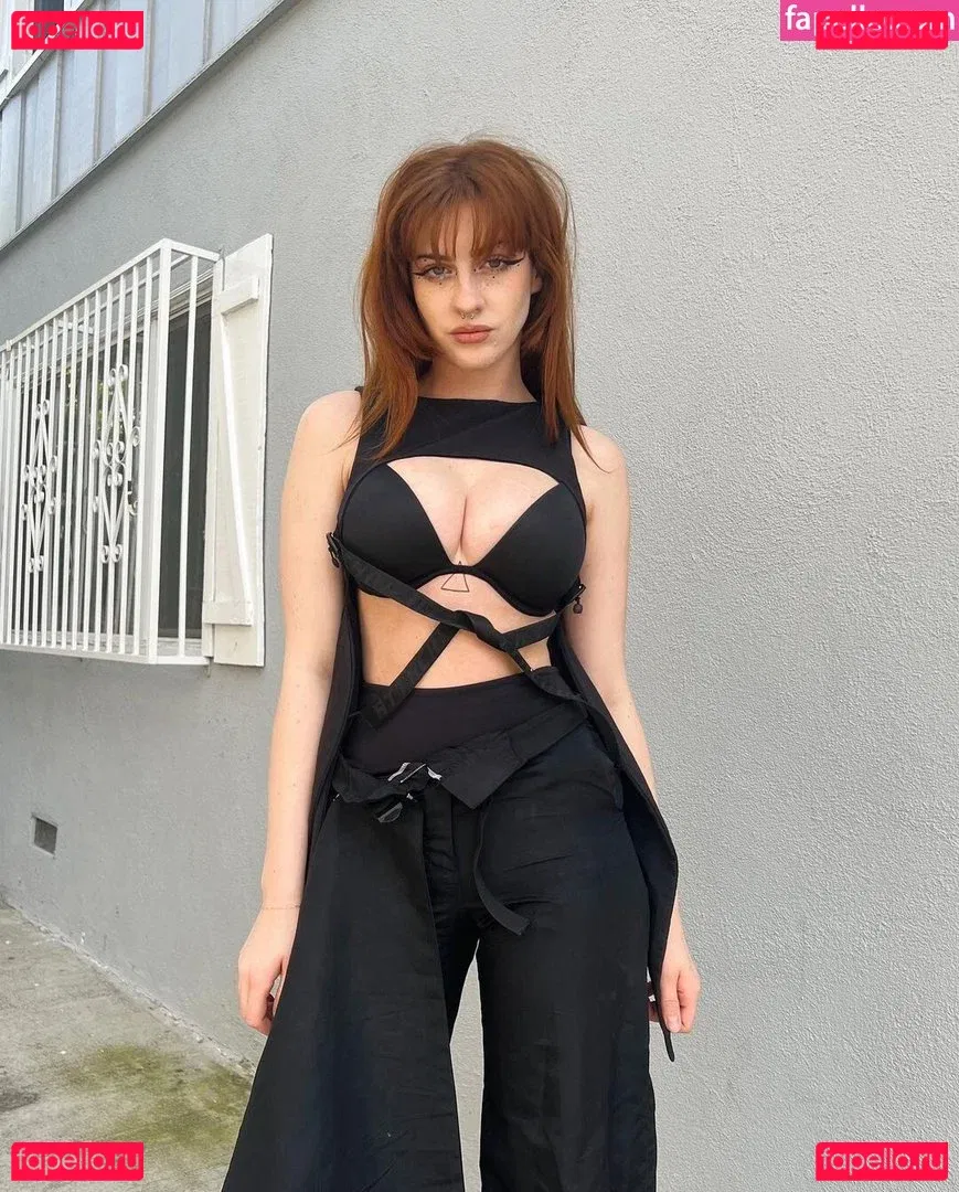 Tati Bruening Onlyfans Photo Gallery 