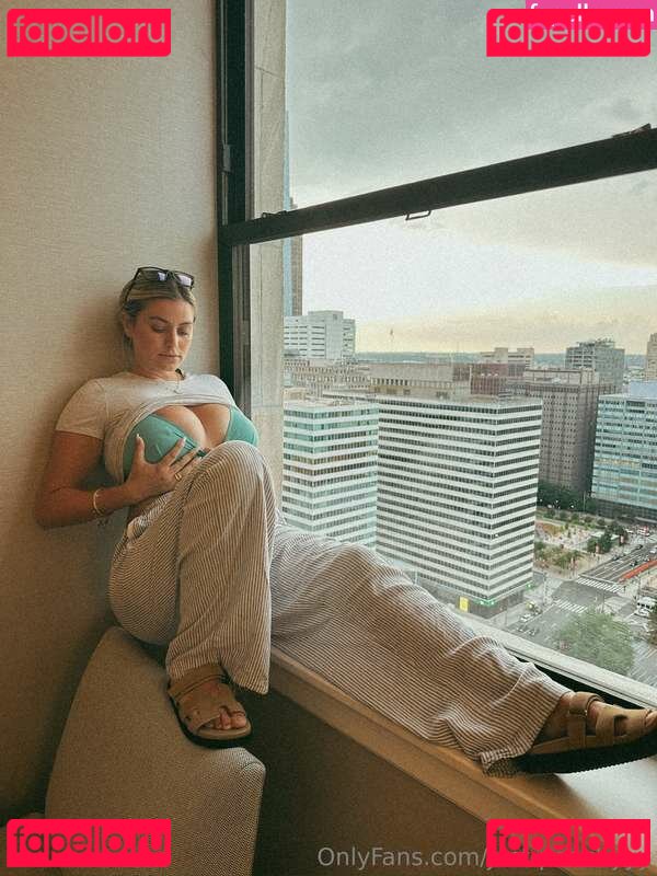 Em Jane / emilyyjaneee / just-peachyyy Onlyfans Photo Gallery 