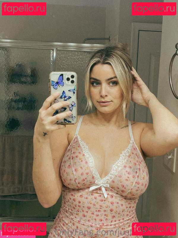 Em Jane / emilyyjaneee / just-peachyyy Onlyfans Photo Gallery 