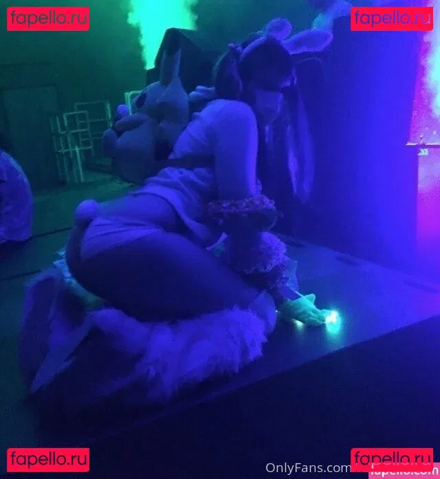 lunackitsuen Onlyfans Photo Gallery 