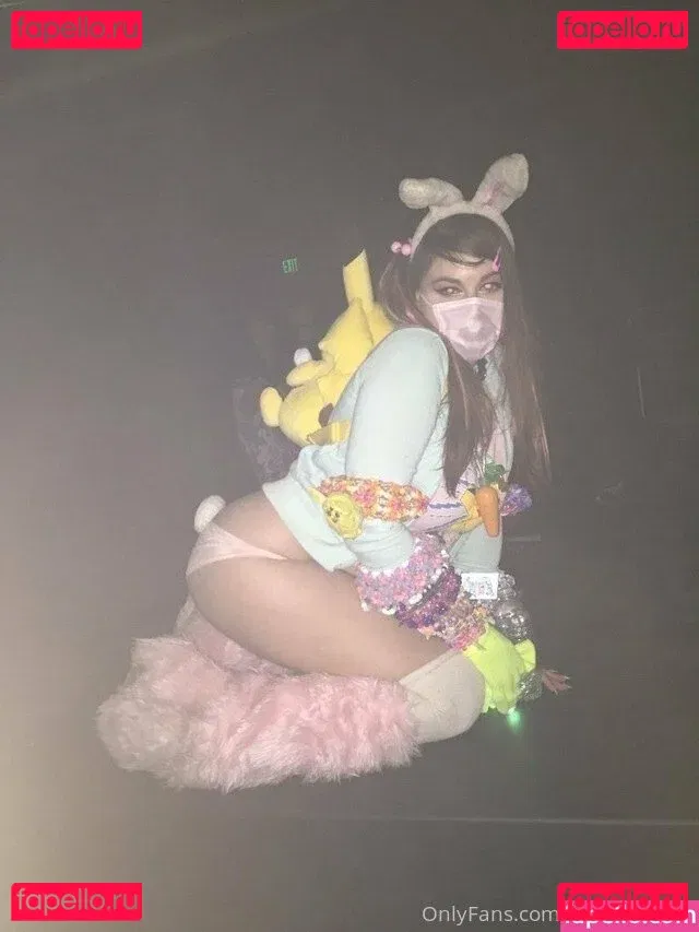 lunackitsuen Onlyfans Photo Gallery 