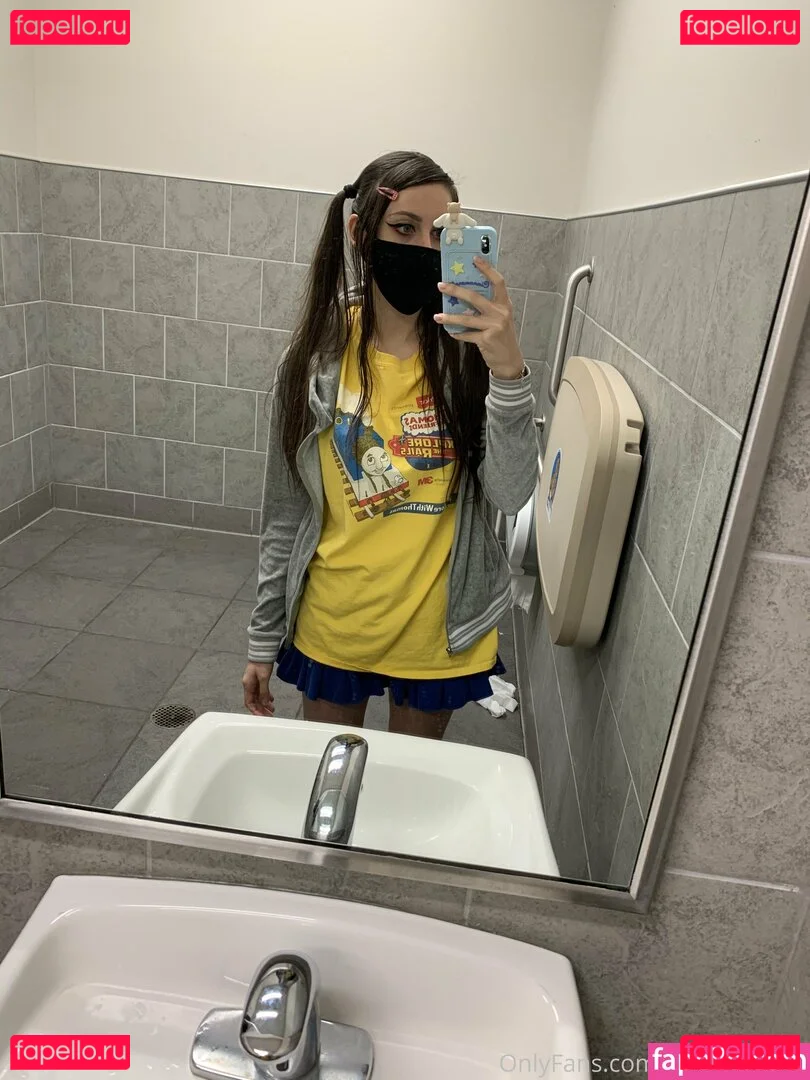 lunackitsuen Onlyfans Photo Gallery 