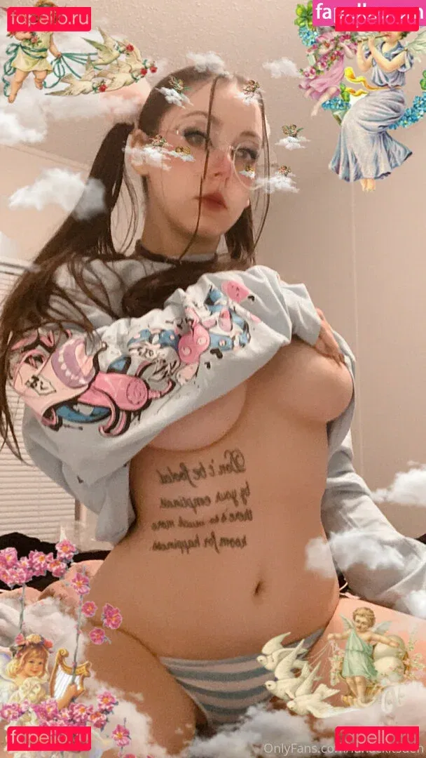 lunackitsuen Onlyfans Photo Gallery 