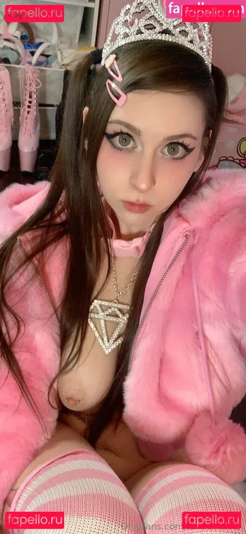 lunackitsuen Onlyfans Photo Gallery 