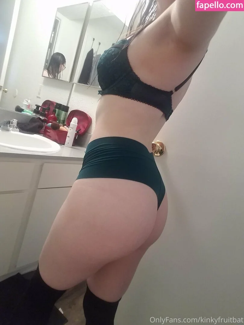 kindlyfruitbat Onlyfans Photo Gallery 