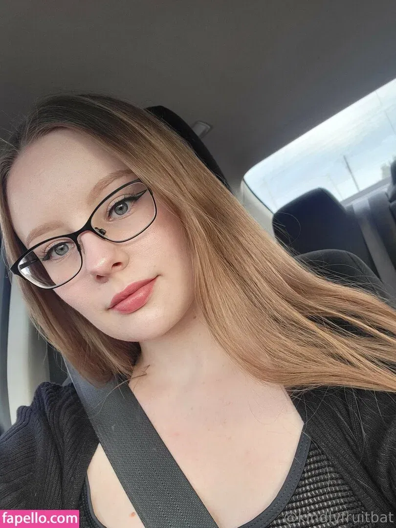 kindlyfruitbat Onlyfans Photo Gallery 