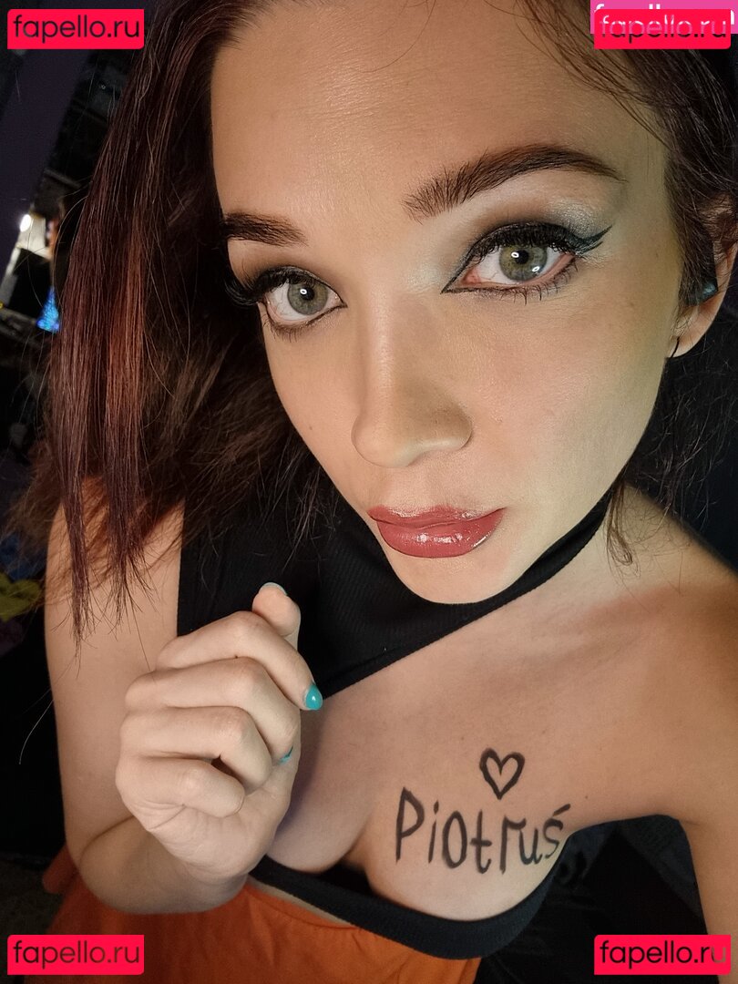 dorothyhubert / ellielai / vellialai Onlyfans Photo Gallery 