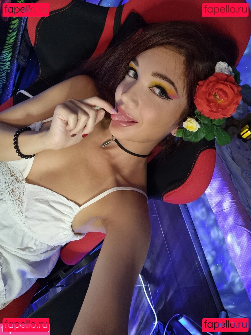 dorothyhubert / ellielai / vellialai Onlyfans Photo Gallery 